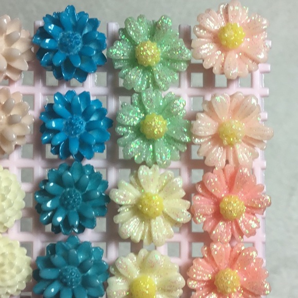 Little Girls flower earrings - Picture 2 of 3